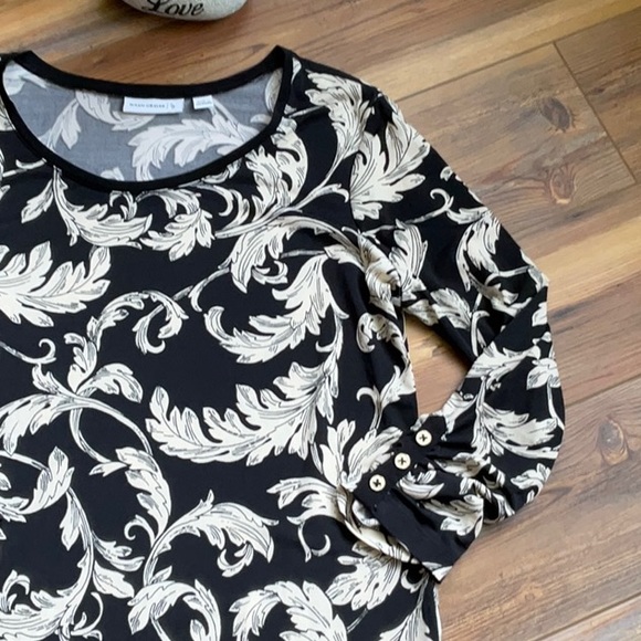💖New Listing! Susan Graver black crew neck with white flowers, 3/4 sleeve. - Picture 3 of 4